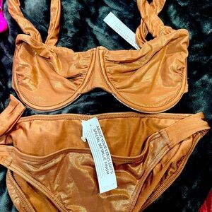 NWT  Venus Metallic bronze bikini  
Top size 32Dd-36DD bottom size 8